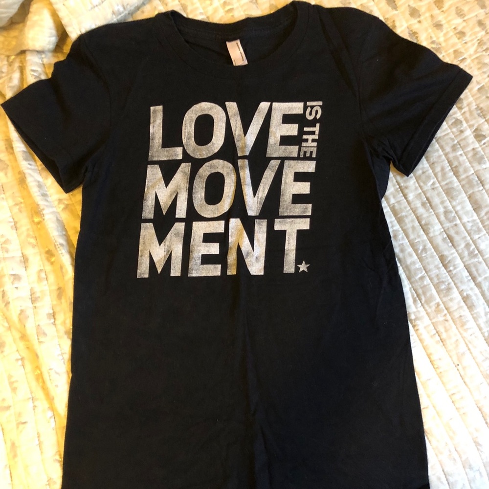 🐧🐧Love is the Movement Tee🐧🐧